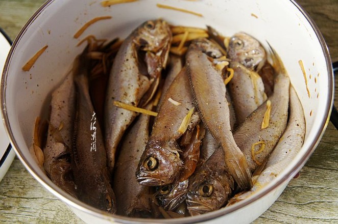 香煎小黃花魚的做法-香辣味煎菜譜