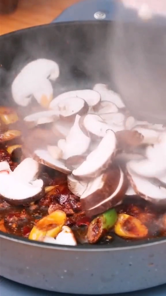 家常香菇土豆的做法-家常味炒菜譜