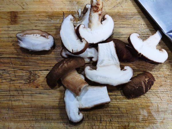 鹿茸菌山藥雞湯的做法-咸鮮味燉菜譜