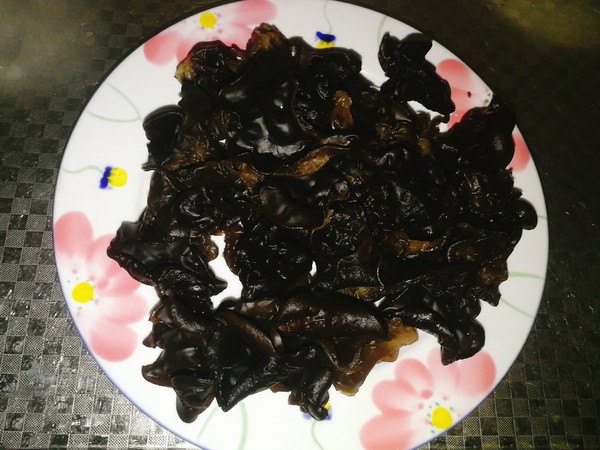 蔥香木耳雞蛋的做法-家常味炒菜譜-易網(wǎng)<a href=http://www.gyfww.com/ target=_blank class=infotextkey>健康養(yǎng)生</a>網(wǎng) 蔥香木耳雞蛋的做法-家常味炒菜譜