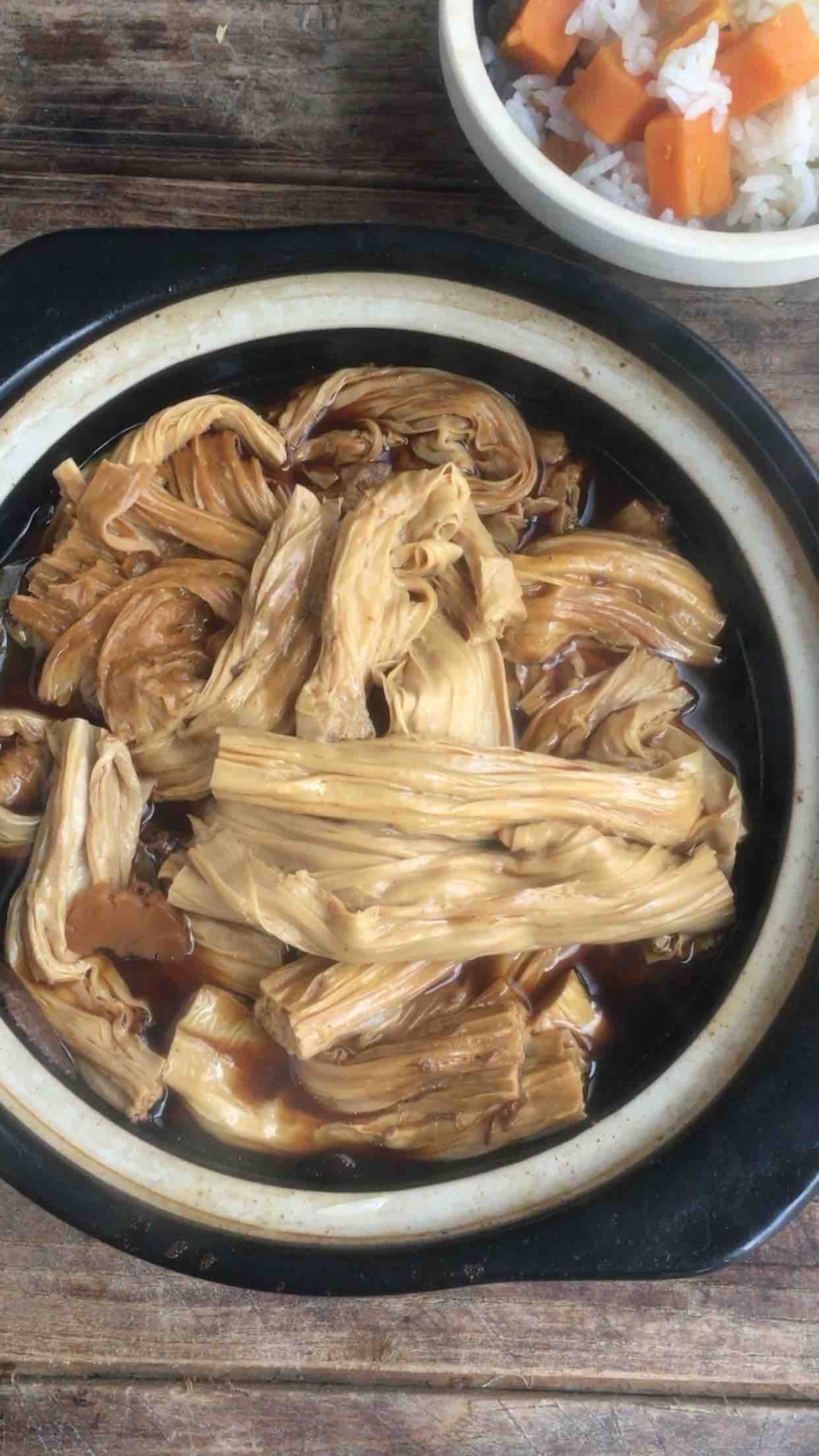 砂鍋腐竹的做法-家常味煮菜譜