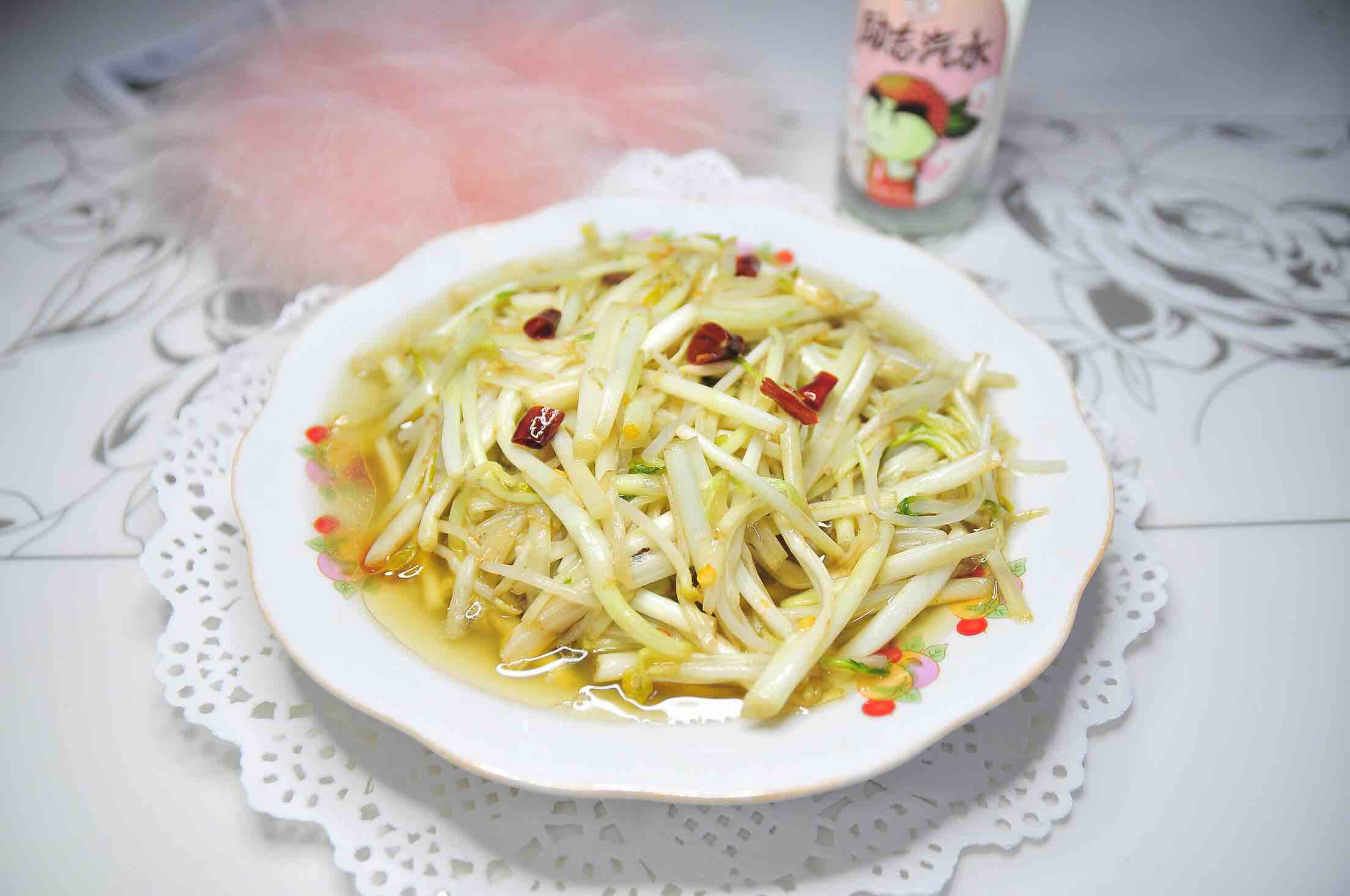 豆芽炒白芹的做法-家常味炒菜譜