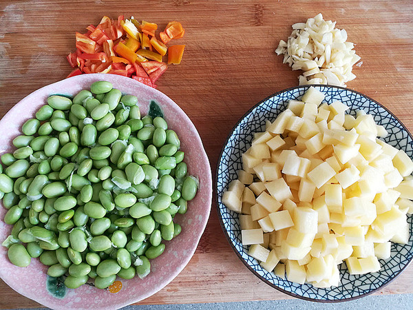青豆炒土豆的做法-家常味炒菜譜