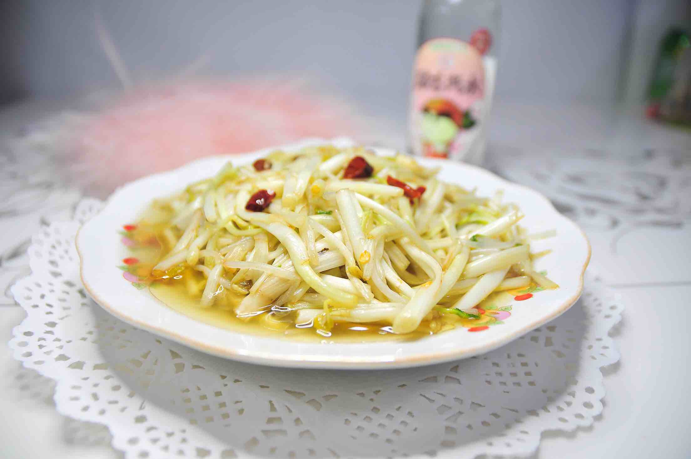 豆芽炒白芹的做法-家常味炒菜譜