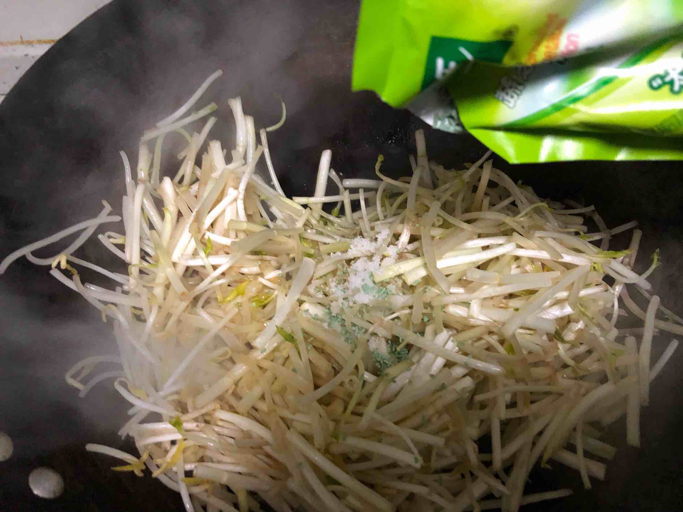 豆芽炒白芹的做法-家常味炒菜譜