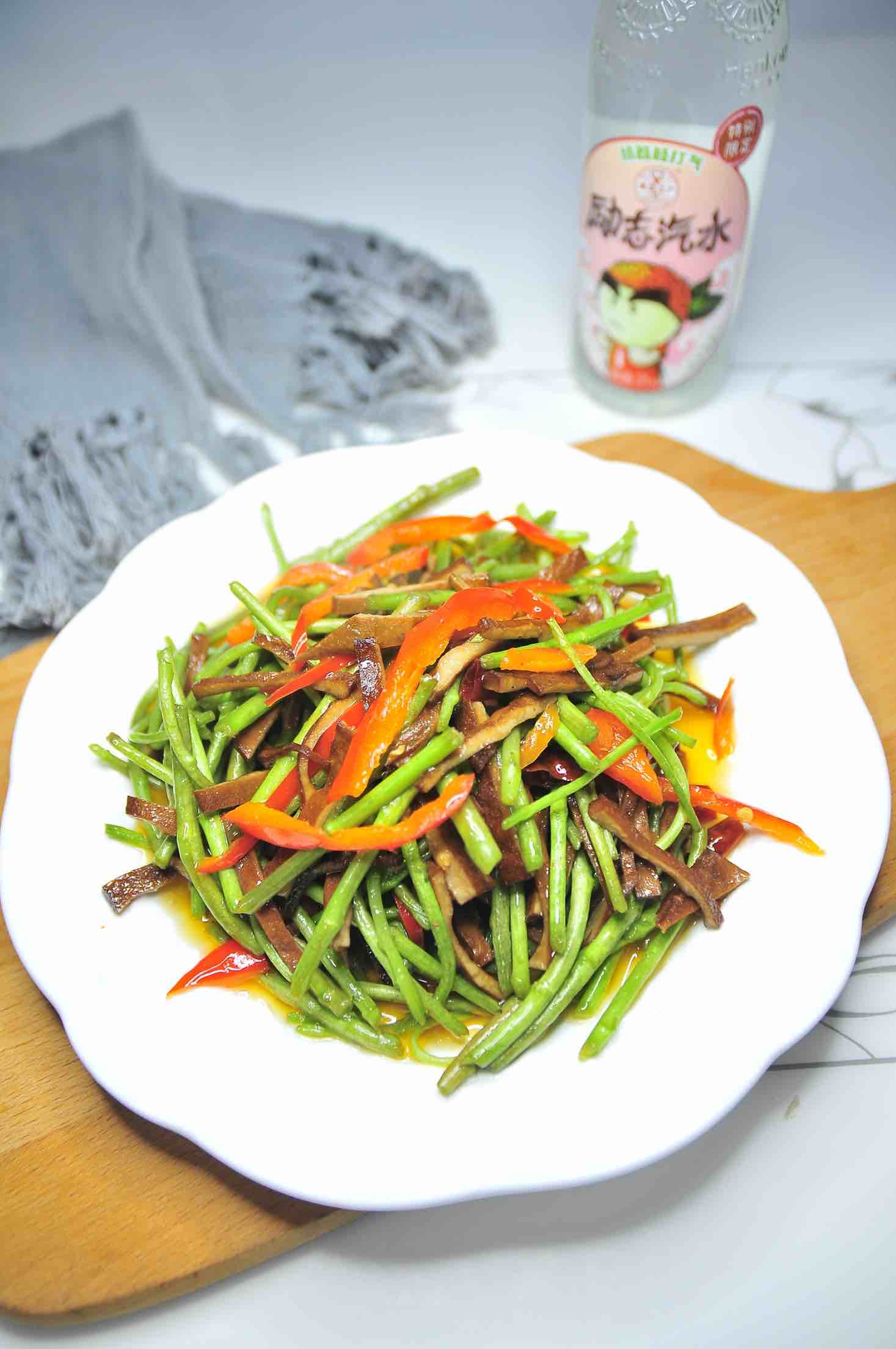 野蘆蒿炒香干的做法-家常味炒菜譜