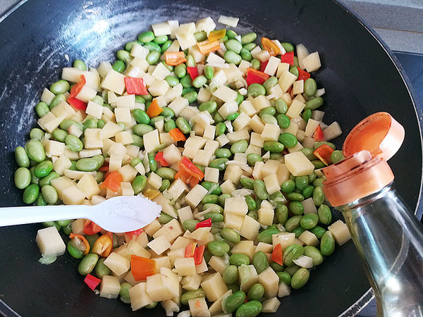 青豆炒土豆的做法-家常味炒菜譜