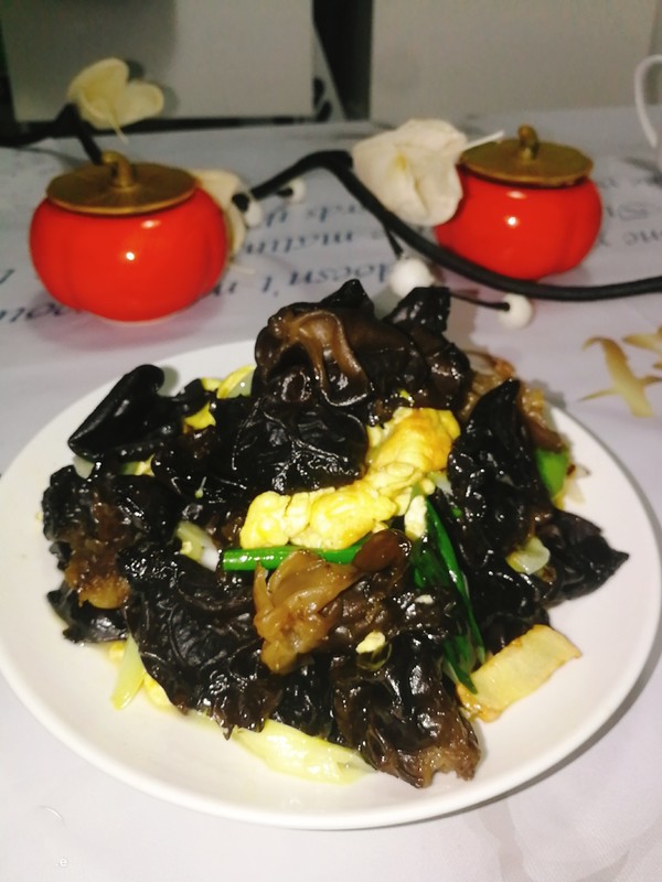 蔥香木耳雞蛋的做法-家常味炒菜譜-易網(wǎng)健康養(yǎng)生網(wǎng) 蔥香木耳雞蛋的做法-家常味炒菜譜