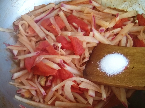 旱蘿卜燒番茄的做法-茄汁味燒菜譜-易網(wǎng)健康養(yǎng)生網(wǎng) 旱蘿卜燒番茄的做法-茄汁味燒菜譜