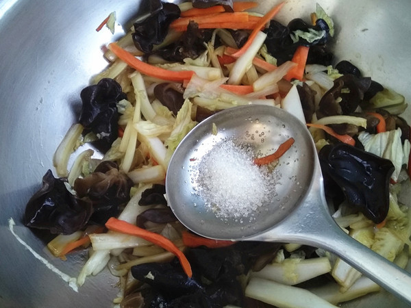 黑木耳燒白菜的做法-家常味燒菜譜