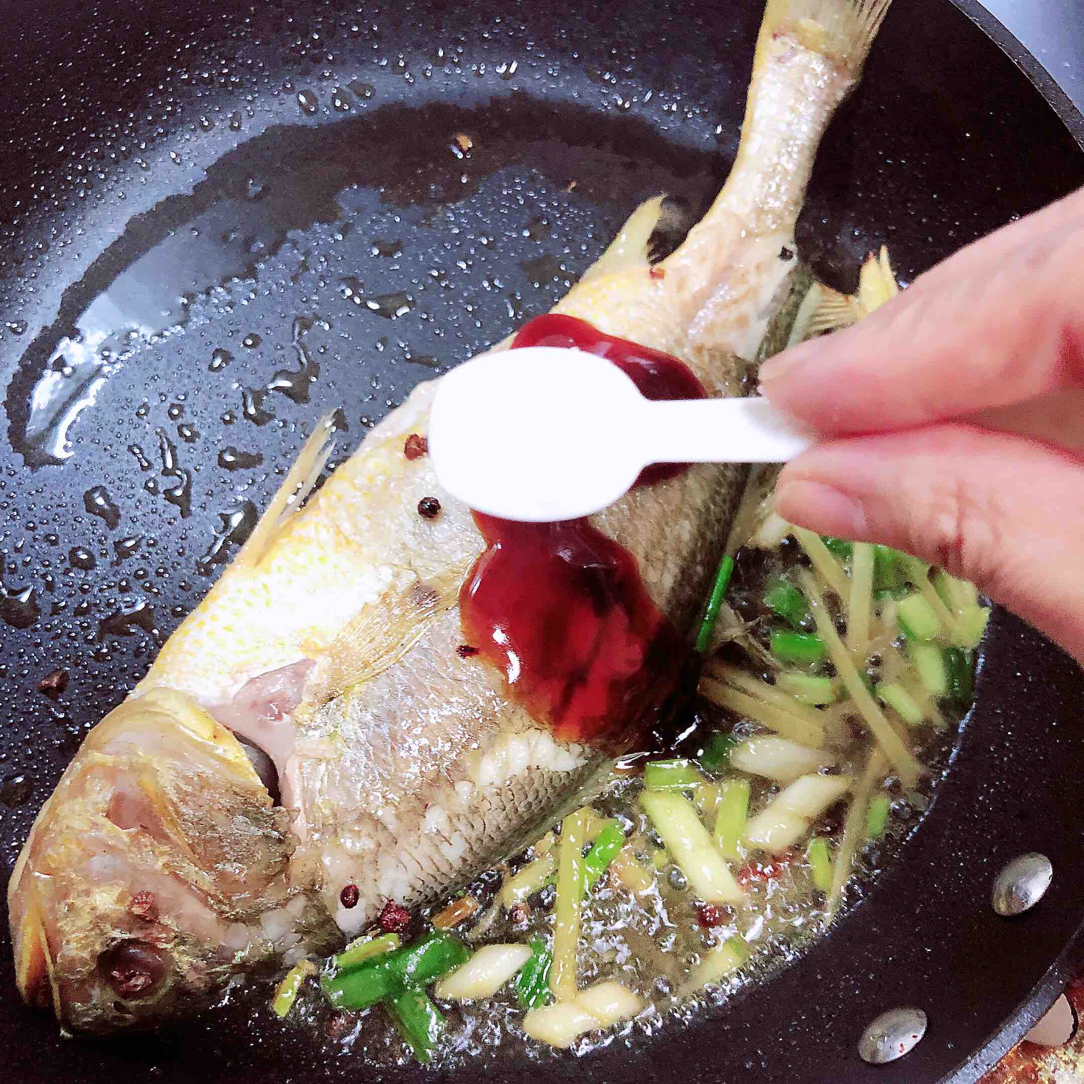 醬燜黃花魚的做法-咸鮮味燜菜譜