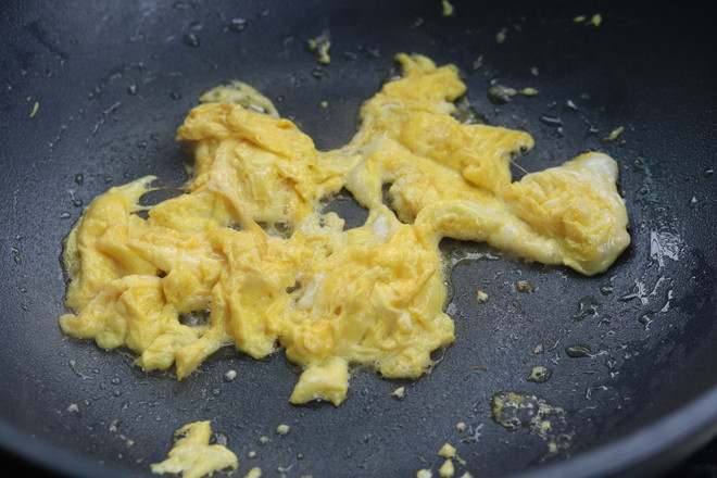 雞蛋木耳炒菠菜的做法-家常味炒菜譜-易網(wǎng)健康養(yǎng)生網(wǎng) 雞蛋木耳炒菠菜的做法-家常味炒菜譜