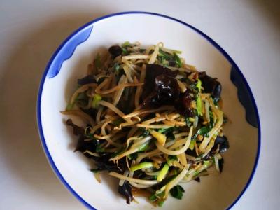 韭菜炒木耳的做法-家常味炒菜譜