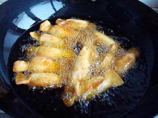 香腸糖果的做法-家常味炸菜譜-易網健康養生網 香腸糖果的做法-家常味炸菜譜