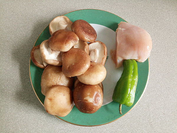 香菇雞丁的做法-家常味炒菜譜