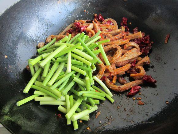 干鍋牛肚的做法-香辣味炒菜譜-易網健康養生網 干鍋牛肚的做法-香辣味炒菜譜