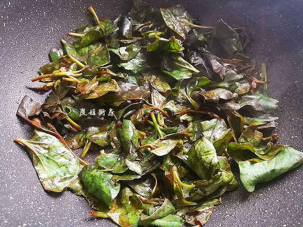 魚腥草葉子炒雞蛋的做法-家常味炒菜譜