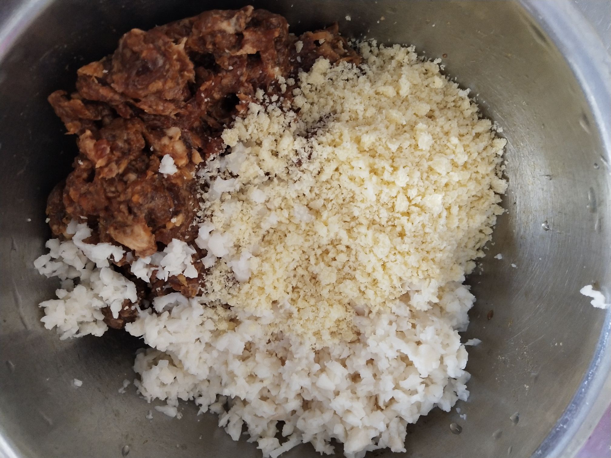 蓮藕牛肉丸的做法-家常味炸菜譜