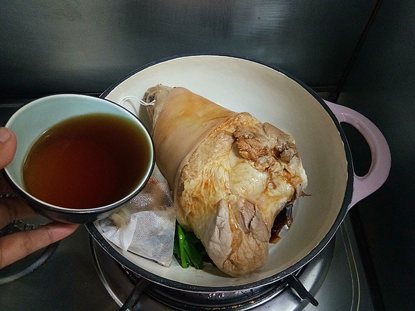 招財肘子的做法-其它口味燉菜譜