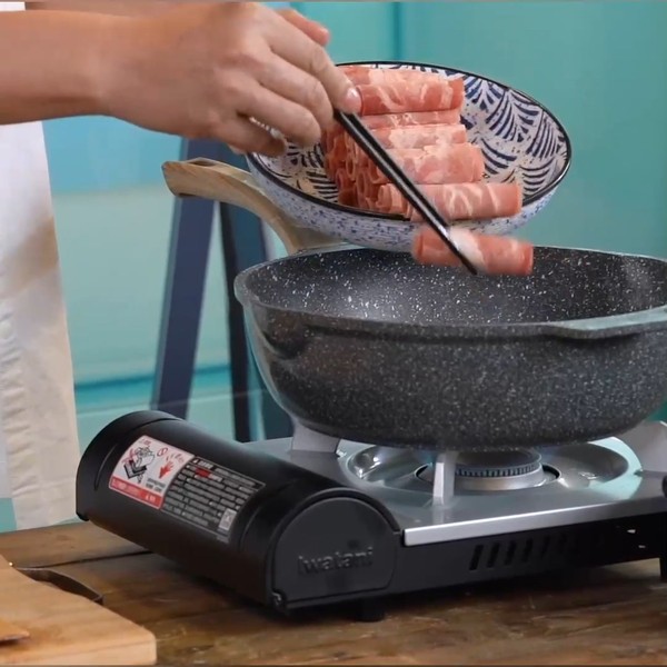 戴軍下廚做湯小調壽喜鍋,超鮮的做法-咸鮮味煮菜譜-易網健康養生網 戴軍下廚做湯小調壽喜鍋,超鮮的做法-咸鮮味煮菜譜