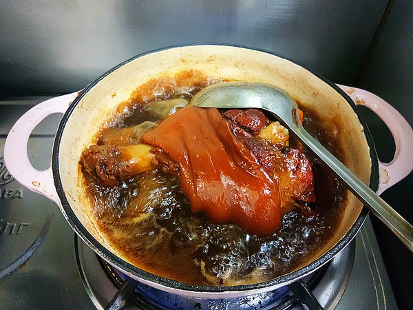 招財肘子的做法-其它口味燉菜譜