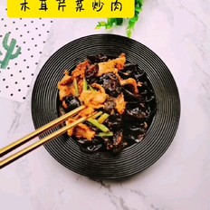 木耳芹菜炒肉的做法-咸鮮味炒菜譜