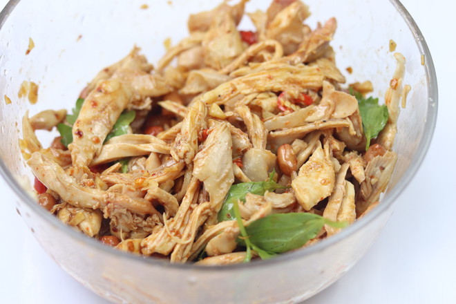 涼拌手撕雞腿肉的做法-家常味拌菜譜