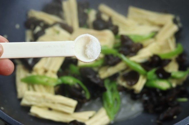 木耳炒腐竹的做法-家常味炒菜譜-易網(wǎng)健康養(yǎng)生網(wǎng) 木耳炒腐竹的做法-家常味炒菜譜