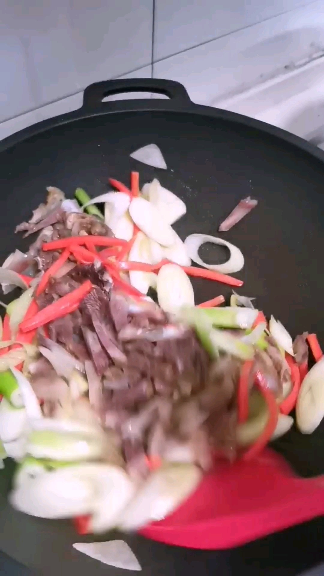 大蔥炒牛雜的做法-家常味炒菜譜-易網(wǎng)健康養(yǎng)生網(wǎng) 大蔥炒牛雜的做法-家常味炒菜譜