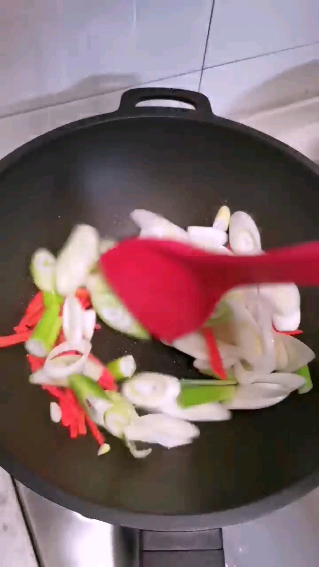 大蔥炒牛雜的做法-家常味炒菜譜-易網(wǎng)健康養(yǎng)生網(wǎng) 大蔥炒牛雜的做法-家常味炒菜譜