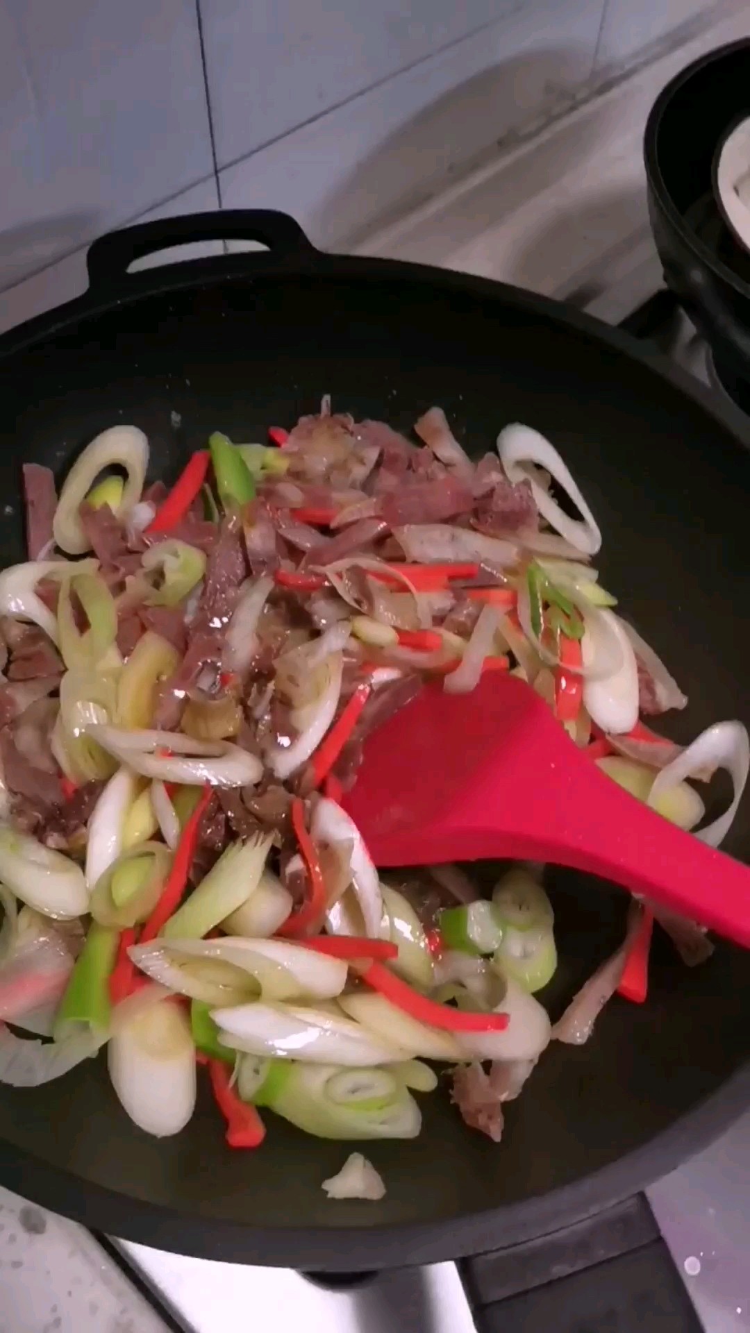 大蔥炒牛雜的做法-家常味炒菜譜-易網(wǎng)健康養(yǎng)生網(wǎng) 大蔥炒牛雜的做法-家常味炒菜譜