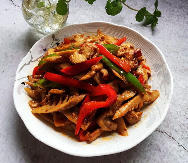 春筍炒瘦肉的做法-香辣味炒菜譜-易網健康養生網 春筍炒瘦肉的做法-香辣味炒菜譜
