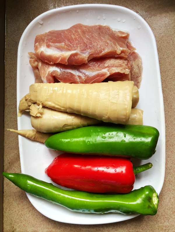 春筍炒瘦肉的做法-香辣味炒菜譜-易網<a href=http://www.gyfww.com/ target=_blank class=infotextkey>健康養生</a>網 春筍炒瘦肉的做法-香辣味炒菜譜