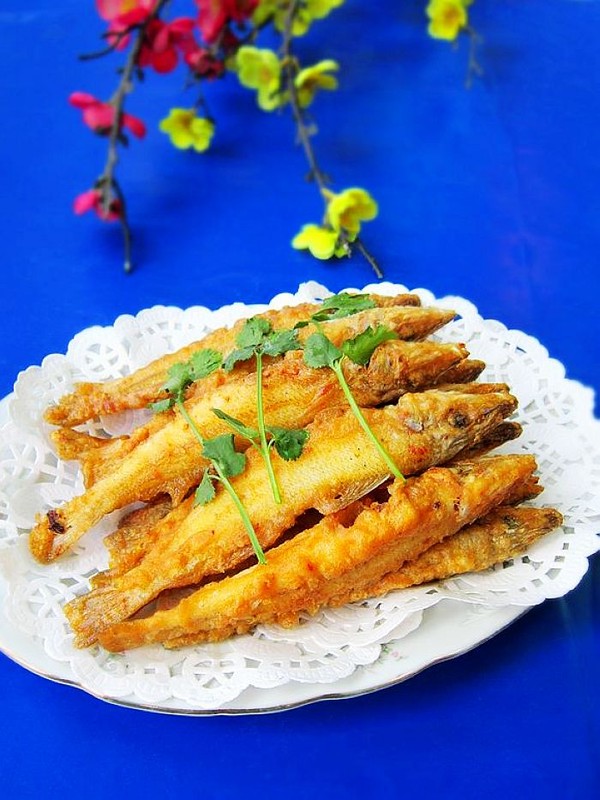 干炸沙丁魚的做法-家常味炸菜譜-易網健康養生網 干炸沙丁魚的做法-家常味炸菜譜