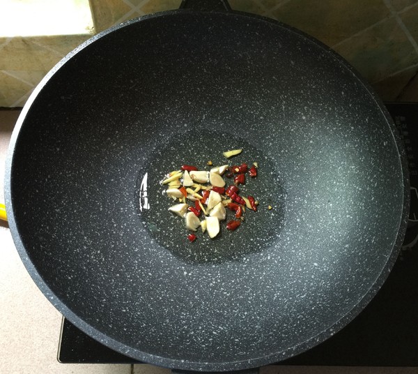 香菇熗卷心菜的做法-家常味炒菜譜