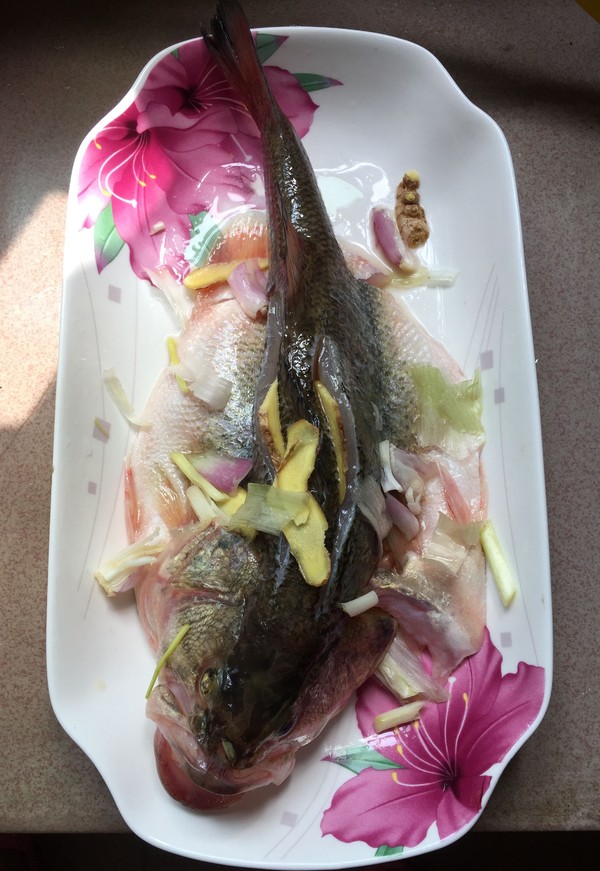 蔥香鱸魚的做法-家常味蒸菜譜