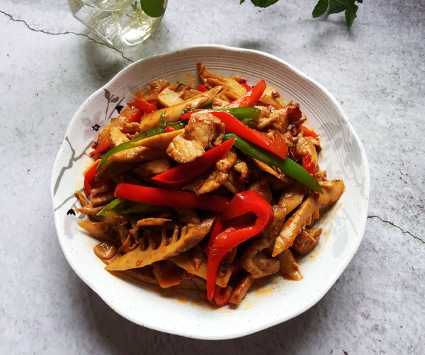 春筍炒瘦肉的做法-香辣味炒菜譜-易網健康養生網 春筍炒瘦肉的做法-香辣味炒菜譜