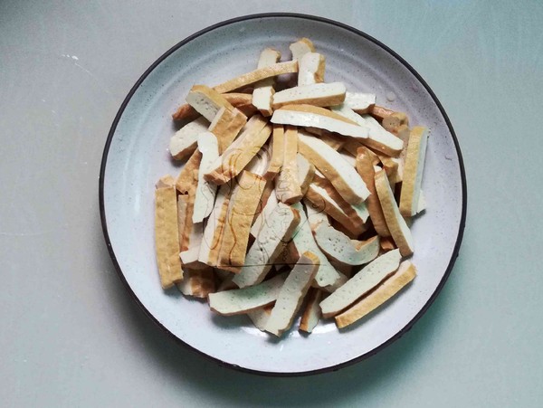 韭菜炒香干的做法-家常味炒菜譜-易網健康養生網 韭菜炒香干的做法-家常味炒菜譜