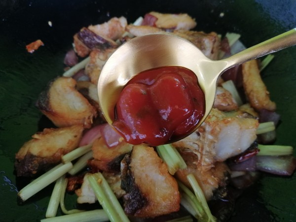 麻辣魚塊的做法-麻辣味炸菜譜