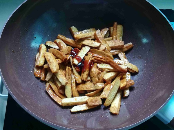 韭菜炒香干的做法-家常味炒菜譜-易網健康養生網 韭菜炒香干的做法-家常味炒菜譜