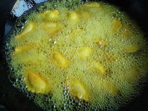 炸油角的做法-甜味炸菜譜-易網健康養生網 炸油角的做法-甜味炸菜譜