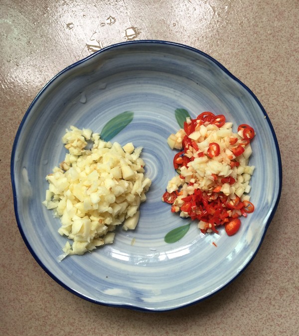 金銀蒜蒸鮑魚的做法-蒜香味蒸菜譜