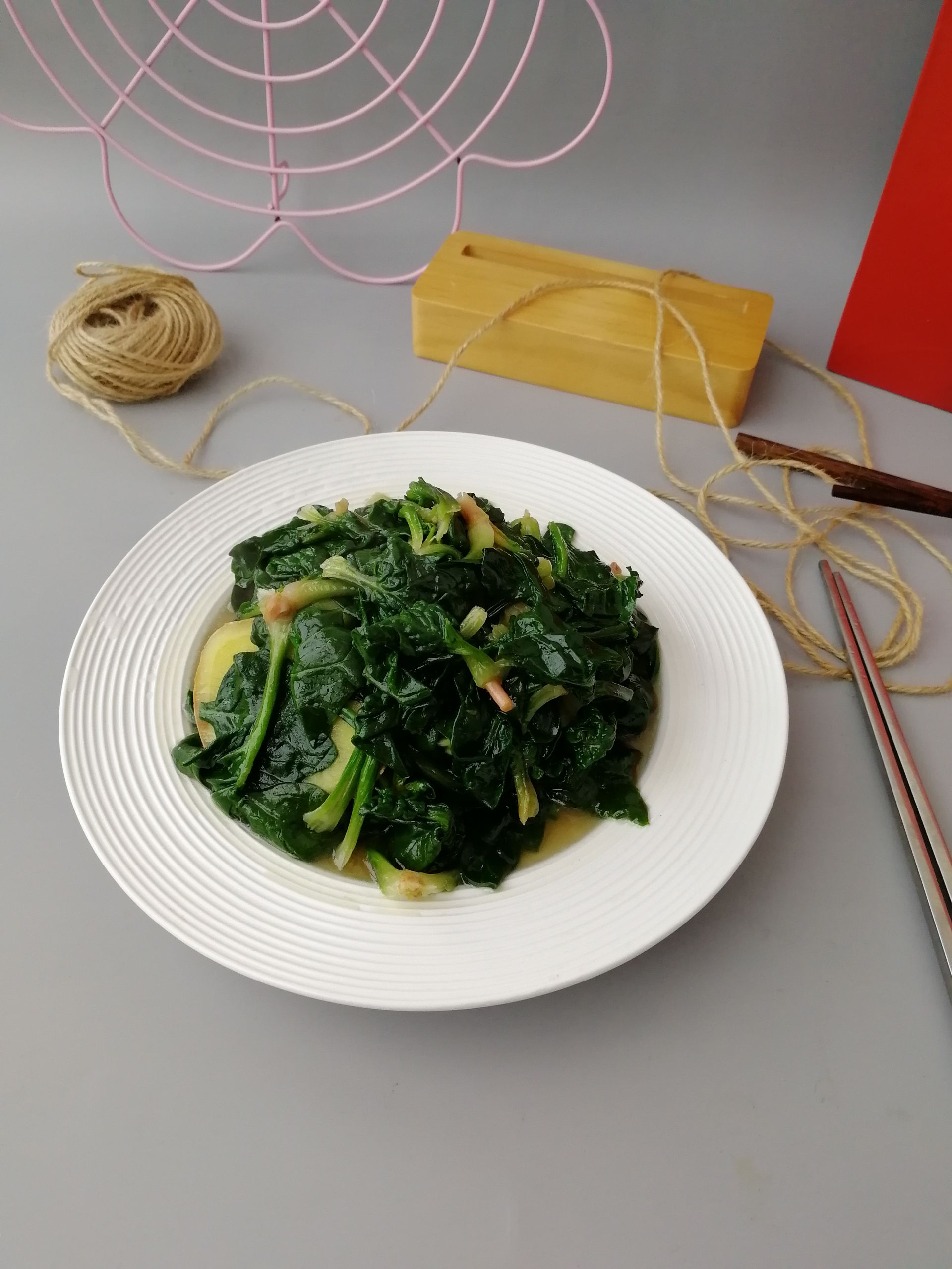 清炒菠菜的做法-家常味炒菜譜