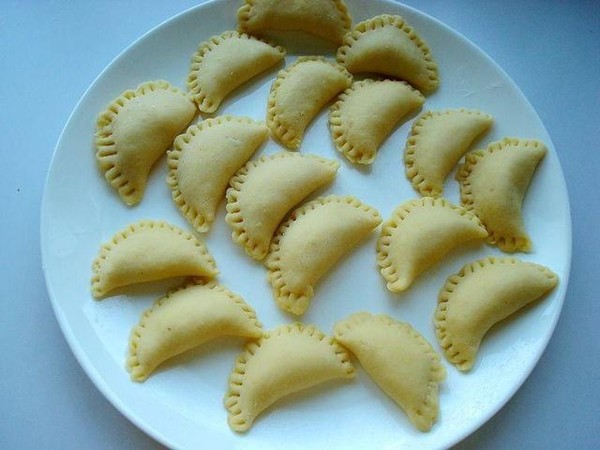 炸油角的做法-甜味炸菜譜-易網健康養生網 炸油角的做法-甜味炸菜譜