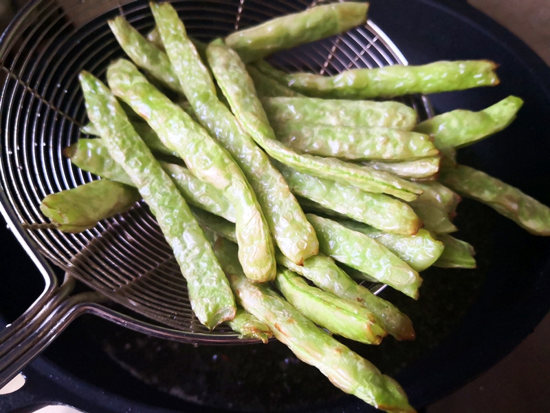 油燜豆角的做法-家常味燜菜譜-易網健康養生網 油燜豆角的做法-家常味燜菜譜