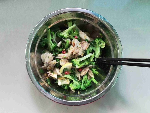 檸檬雞西蘭花的做法-酸辣味拌菜譜