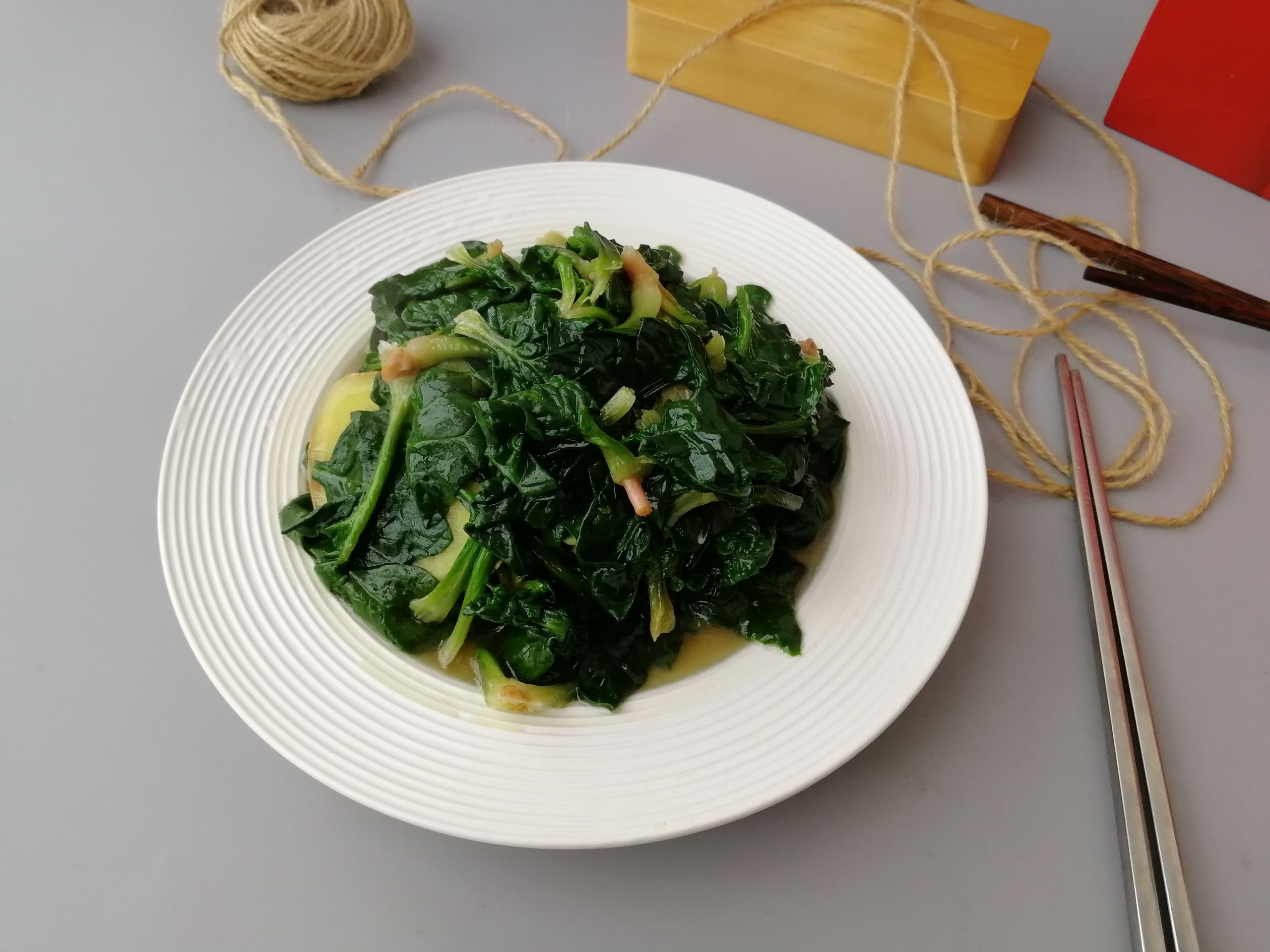 清炒菠菜的做法-家常味炒菜譜