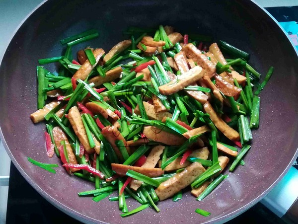 韭菜炒香干的做法-家常味炒菜譜-易網健康養生網 韭菜炒香干的做法-家常味炒菜譜