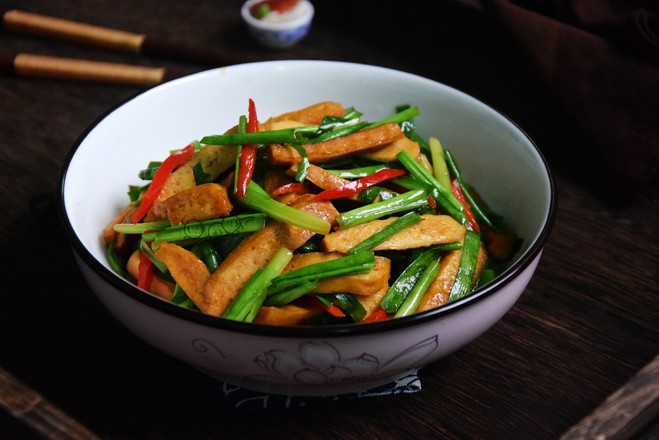 韭菜炒香干的做法-家常味炒菜譜-易網健康養生網 韭菜炒香干的做法-家常味炒菜譜