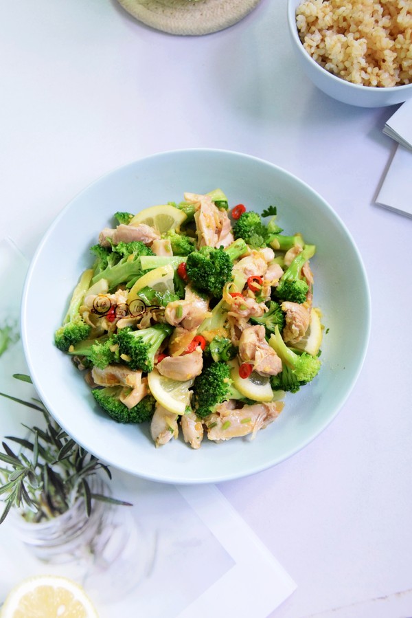 檸檬雞西蘭花的做法-酸辣味拌菜譜